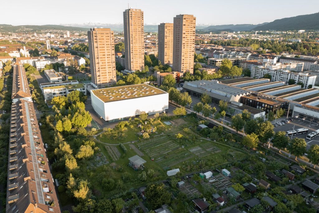 Der Quartiergarten Hard liegt als grüne Oase inmitten eines dicht bebauten Zürcher Stadtteils. Binding Anerkennungspreis 2025. © Stefanie Würsch