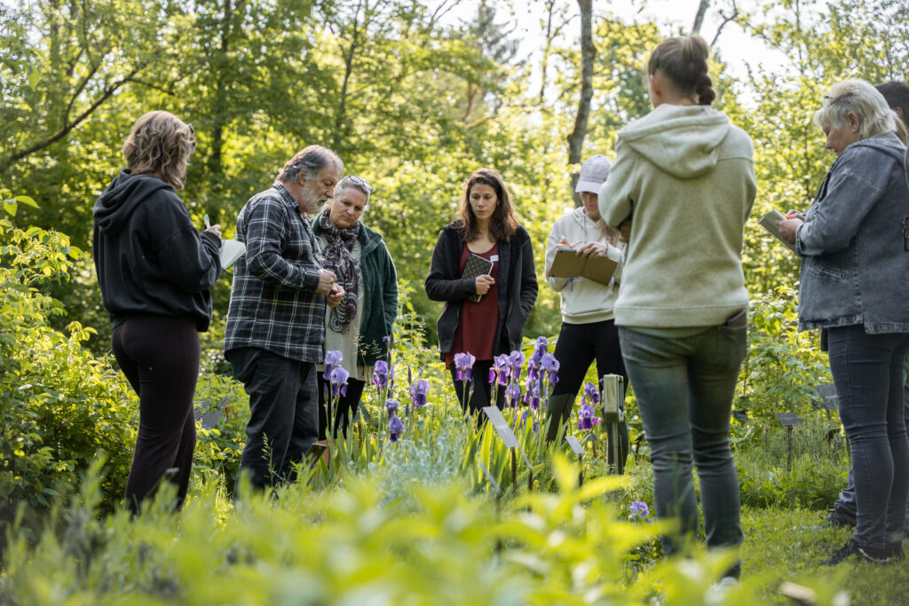 Ein vielfältiges Angebot an Kursen und Workshops fördert sinnliches Wahrnehmen und kreatives Lernen in der Natur. Binding Preis für Biodiversität 2025. © Stefanie Würsch