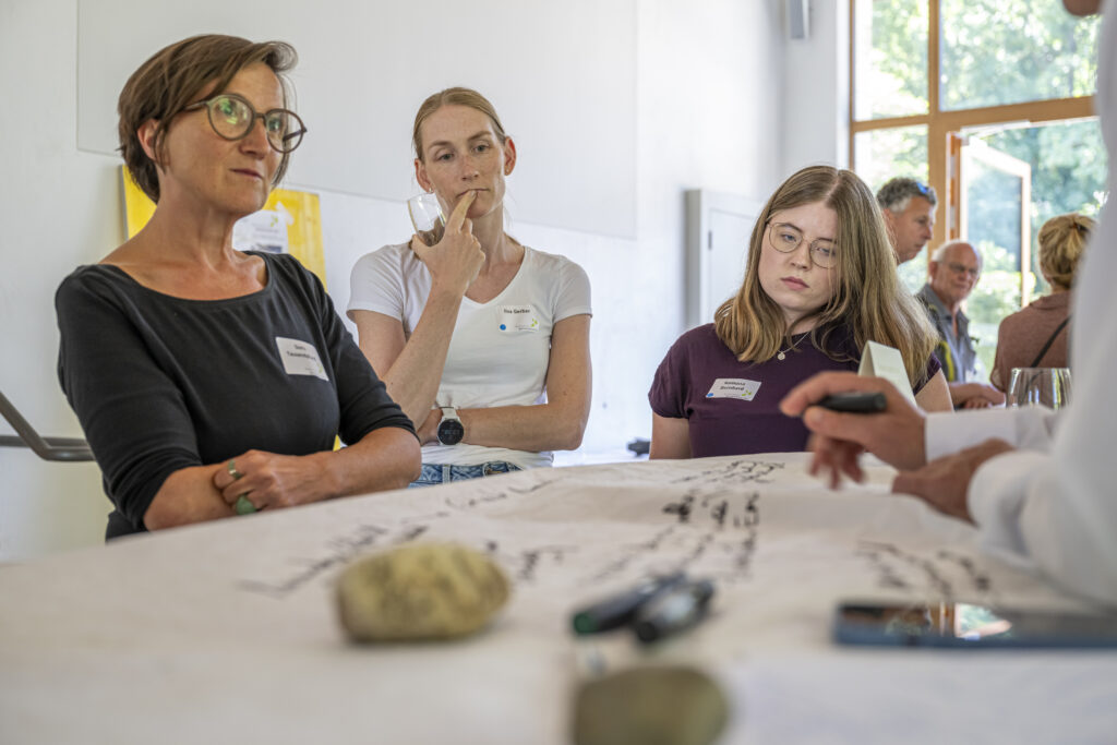 Rege Diskussionen beim World Café der Fachveranstaltung 2025
