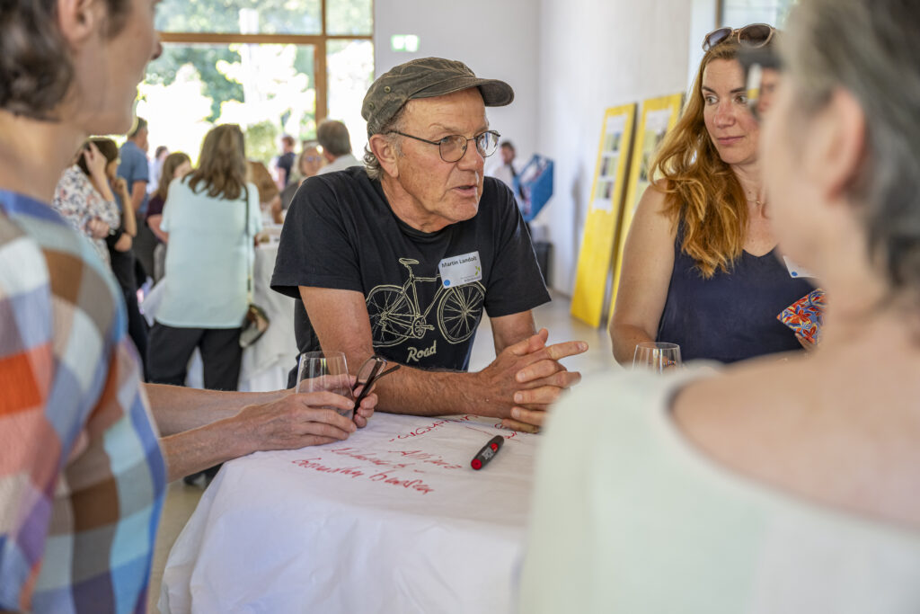 Rege Diskussionen beim World Café der Fachveranstaltung 2025