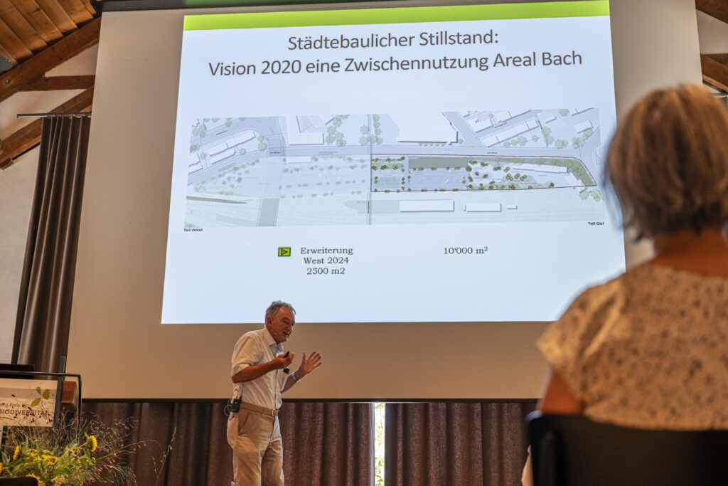 Markus Weissert präsentiert die Umsetzung des Preisgeldes im Areal Bach