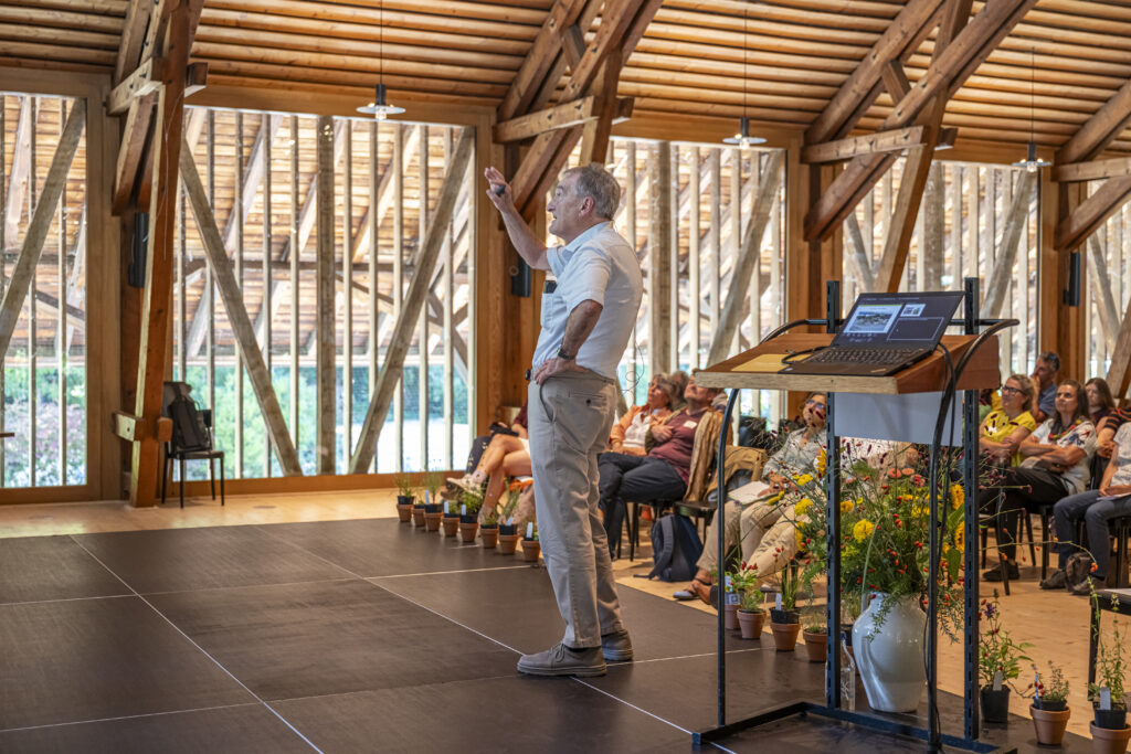 Markus Weissert präsentiert die Umsetzung des Preisgeldes im Areal Bach