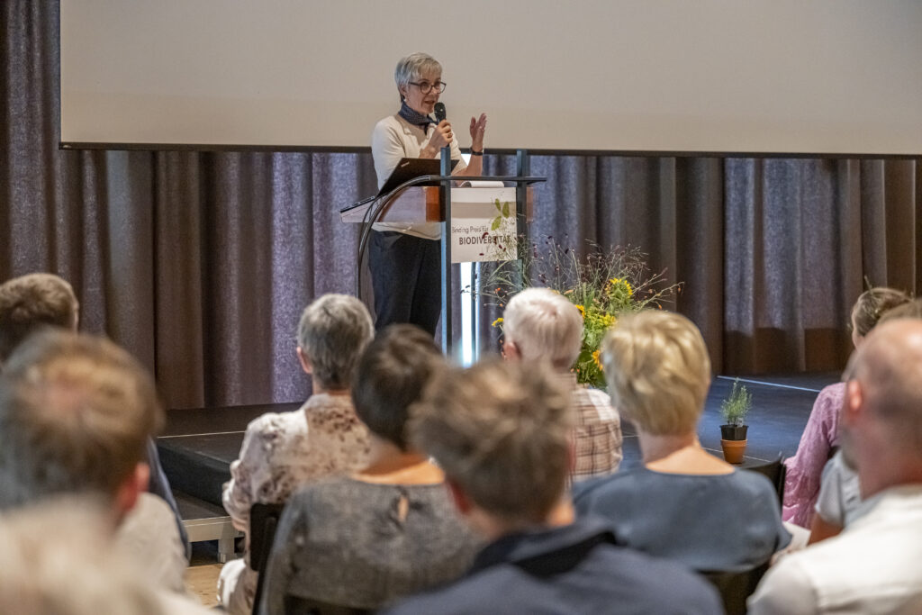 Monika Wirth schliesst die Preisverleihung ab