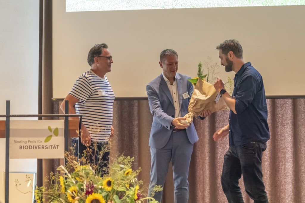 Die BLT wird für den zweiten Rang beim Hauptpreis geehrt.