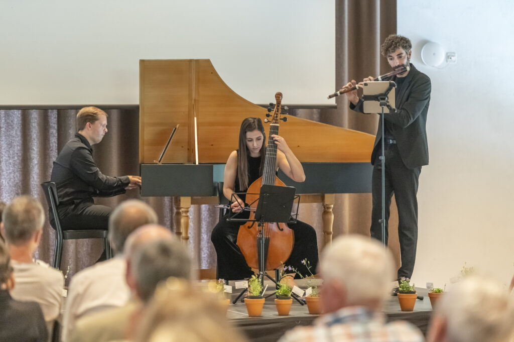 Das Ensemble BREZZA begleitet die Preisverleihung musikalisch.