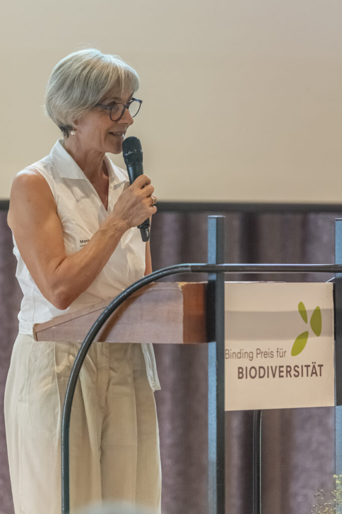 Monika Wirth spricht das Schlusswort an der Preisverleihung für den Binding preis für Biodiversität 2026.